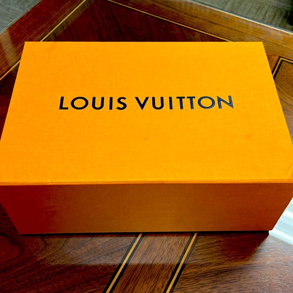 Louis Vuitton Gloria Loafers, Size M39 - Picture 6 of 9
